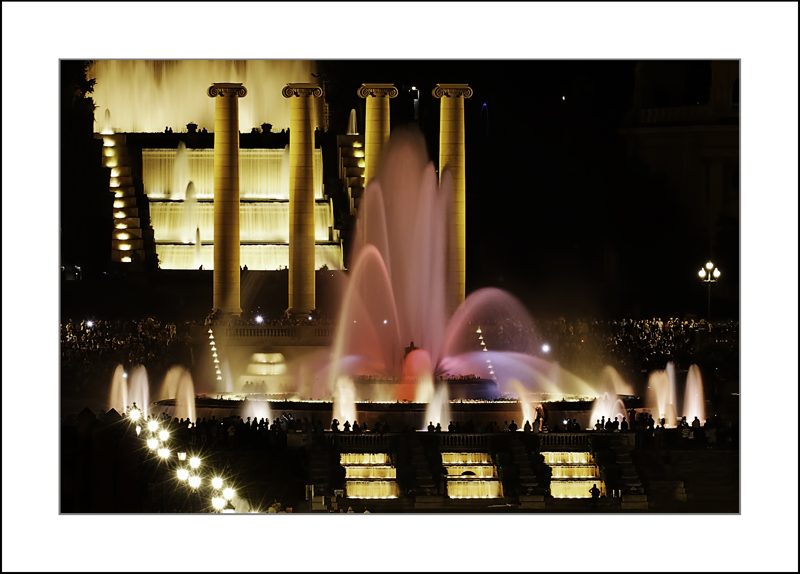https://easy-exposure.com/wp-content/uploads/2012/10/6i002-Magic-Fountain-of-Montjuic.jpg